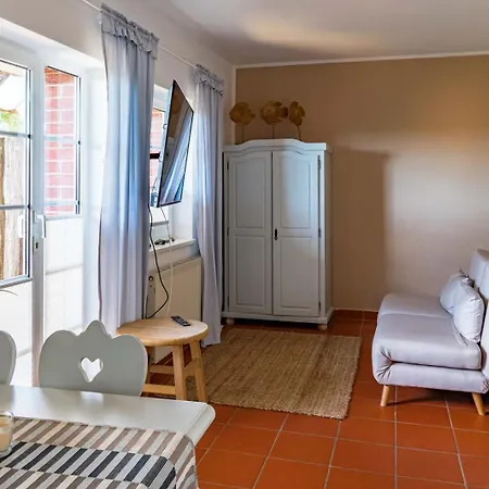 Ferienhausanlage Am Teich / Haus 2 Dranske